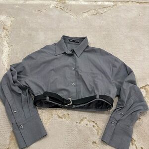 Zara Gray Cropped Button-Up Shirt with Black Belt